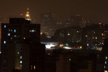 NITEROI, RIO de JANEIRO, BRAZIL - CIRCA 2021: Niteroi Çağdaş Sanat Müzesi 90 'ların sonunda Oscar Niemeyer tarafından tasarlanmıştır. Niemeyer tüm zamanların en ünlü Brezilyalı mimarıdır..