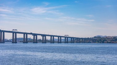 Başkan Costa ve Silva Köprüsü, halk arasında Rio-Niteri Köprüsü olarak bilinir, Guanabara Körfezi, Brezilya