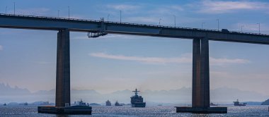 Başkan Costa ve Silva Köprüsü, halk arasında Rio-Niteri Köprüsü olarak bilinir, Guanabara Körfezi, Brezilya