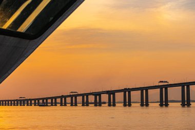 Başkan Costa ve Silva Köprüsü, halk arasında Rio-Niteri Köprüsü olarak bilinir, Guanabara Körfezi, Brezilya