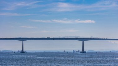 Başkan Costa ve Silva Köprüsü, halk arasında Rio-Niteri Köprüsü olarak bilinir, Guanabara Körfezi, Brezilya