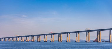 Başkan Costa ve Silva Köprüsü, halk arasında Rio-Niteri Köprüsü olarak bilinir, Guanabara Körfezi, Brezilya