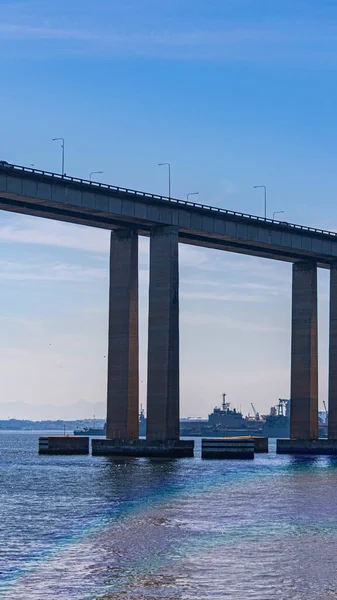 Başkan Costa ve Silva Köprüsü, halk arasında Rio-Niteri Köprüsü olarak bilinir, Guanabara Körfezi, Brezilya