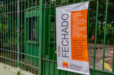 Niteroi, Rio de Janeiro, Brezilya - CIRCA 2020: COVID-19 salgını sırasında halkı yeni koronavirüse karşı korumak için 