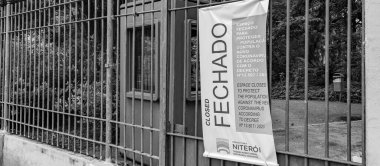 Niteroi, Rio de Janeiro, Brezilya - CIRCA 2020: COVID-19 salgını sırasında halkı yeni koronavirüse karşı korumak için 