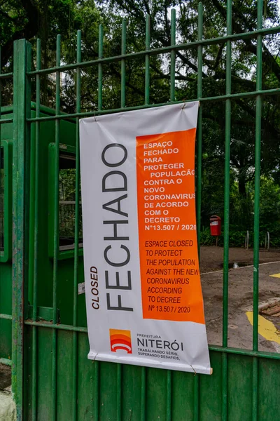 Niteroi, Rio de Janeiro, Brezilya - CIRCA 2020: COVID-19 salgını sırasında halkı yeni koronavirüse karşı korumak için 