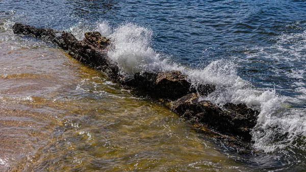 Imagen Formaciones Rocosas Piedras Con Textura Nitidez Playa Durante Día — Foto de Stock