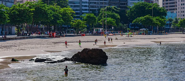 Imagem Formações Rochosas Pedras Com Textura Nitidez Praia Durante Dia — Fotografia de Stock