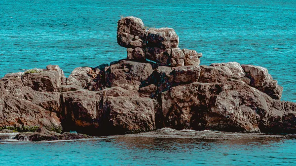 Immagine Formazioni Rocciose Pietre Con Texture Nitidezza Sulla Spiaggia Durante — Foto Stock