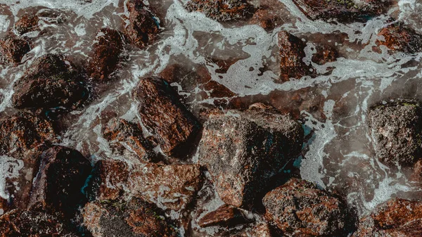 Bild Von Felsformationen Steinen Mit Struktur Und Schärfe Strand Während — Stockfoto