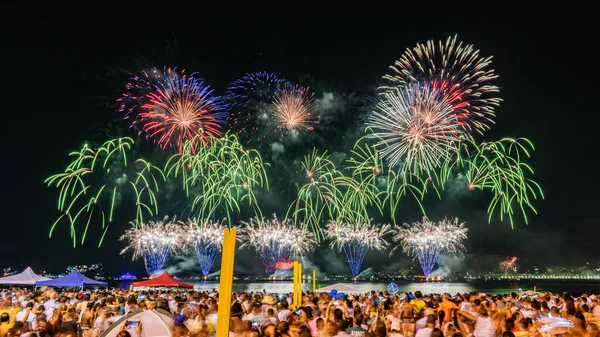 Noční Obraz Novoroční Ohňostrojem Reveillon Explodující Obloze Niteroi Rio Janeiro Stock Obrázky