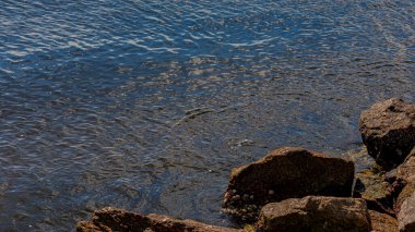 Rio de Janeiro, Brezilya - CIRCA 2021: Guanabara Körfezi manzarası, Rio de Janeiro, Güneydoğu Brezilya. Brezilya kıyısındaki en büyük ikinci körfezdir ve yaklaşık 380 km uzunluğundadır.