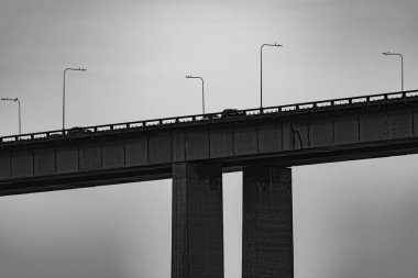 Başkan Costa ve Silva Köprüsü, Guanabara Körfezi üzerindeki Rio-Niteroi Köprüsü olarak bilinir. Brezilya 'daki en uzun köprüdür..