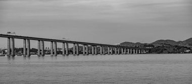 Başkan Costa ve Silva Köprüsü, Guanabara Körfezi üzerindeki Rio-Niteroi Köprüsü olarak bilinir. Brezilya 'daki en uzun köprüdür..