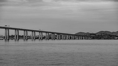 Başkan Costa ve Silva Köprüsü, Guanabara Körfezi üzerindeki Rio-Niteroi Köprüsü olarak bilinir. Brezilya 'daki en uzun köprüdür..