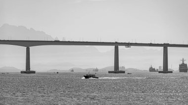 Başkan Costa ve Silva Köprüsü, Guanabara Körfezi üzerindeki Rio-Niteroi Köprüsü olarak bilinir. Brezilya 'daki en uzun köprüdür..