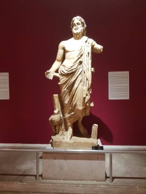 Müzedeki Antik Yunan heykeli