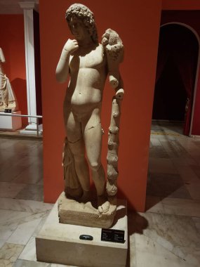 Müzedeki Antik Yunan heykeli