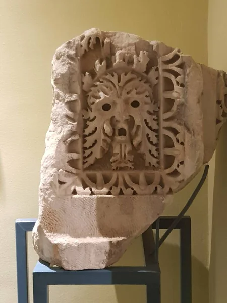 Αρχαίο Ελληνικό Άγαλμα Στο Μουσείο — Φωτογραφία Αρχείου