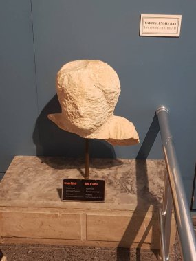 Müzedeki Antik Yunan heykeli