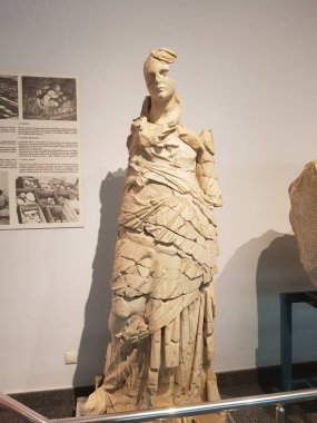 Müzedeki Antik Yunan heykeli