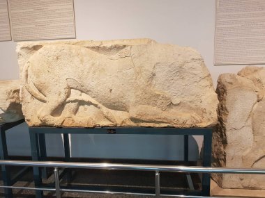 Müzedeki Antik Yunan heykeli