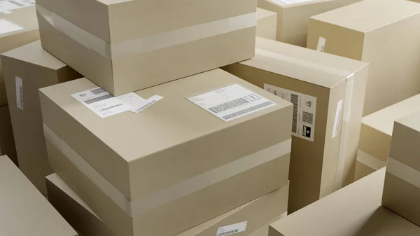 Paket, Nakliye ve Teslimat için Karton Kutular, İşaretler ve Etiketlerle Düzenlenmiş, Beyaz Arkaplan, Kapalı Görünüm, 3B Görünüm