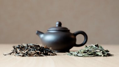 Küçük çaydanlık ve çay