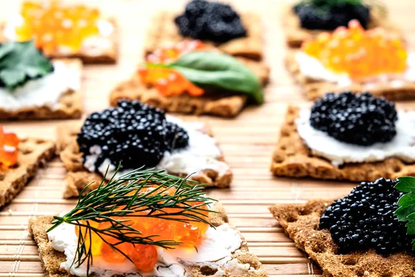Petiscos com caviar — Fotografia de Stock