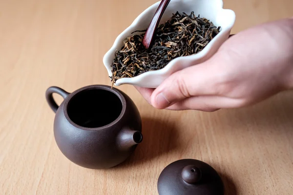 Filling brown teapot — Stock Photo, Image