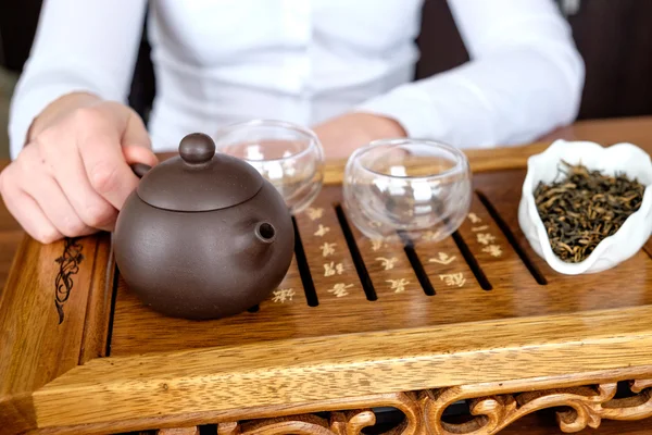 Woman conducting tea ceremony — Stock Photo, Image