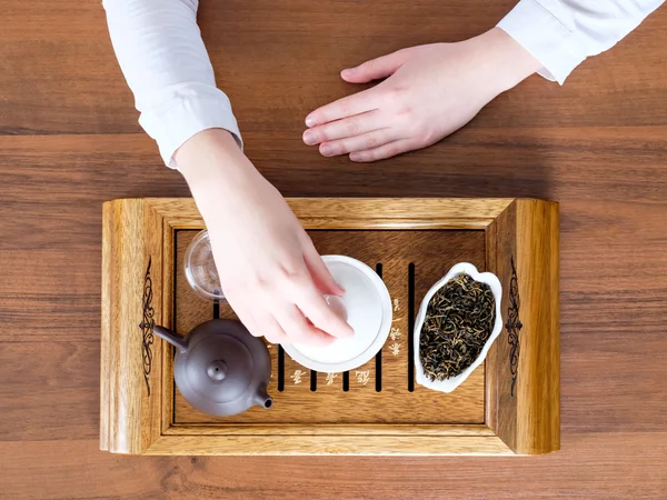 Woman conducting tea ceremony — Stock Photo, Image