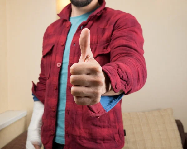 Uomo con mano ferita — Foto Stock