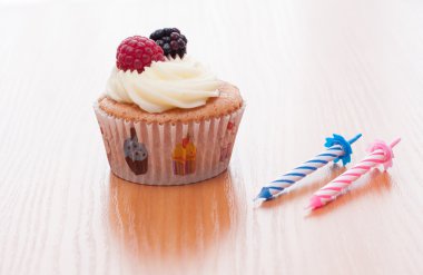 Doğum günü ev yapımı kek