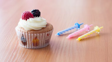 Doğum günü ev yapımı kek