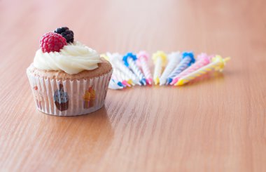 Doğum günü ev yapımı kek