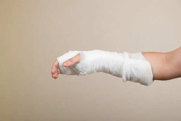 Bandaj ile kırık el