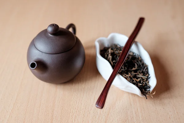 Teapot and tea box — Stock Photo, Image