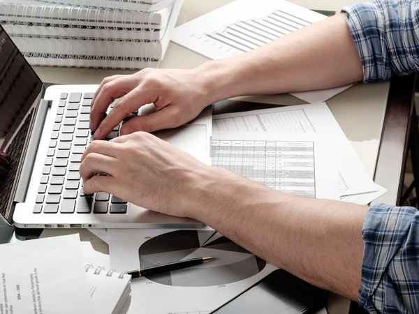 Trabalhando em um escritório em casa — Fotografia de Stock