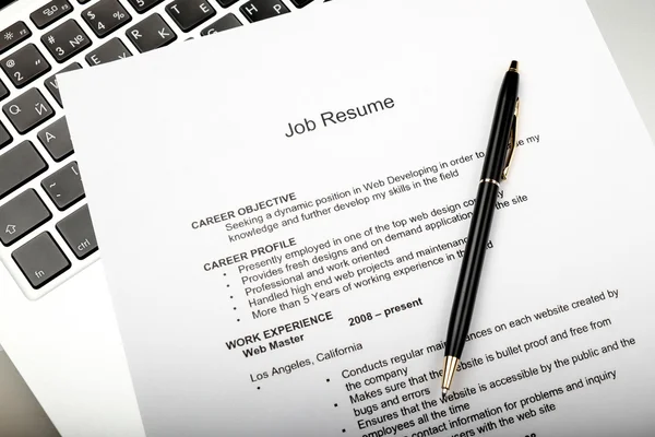 Resume on laptop — Stock Photo, Image