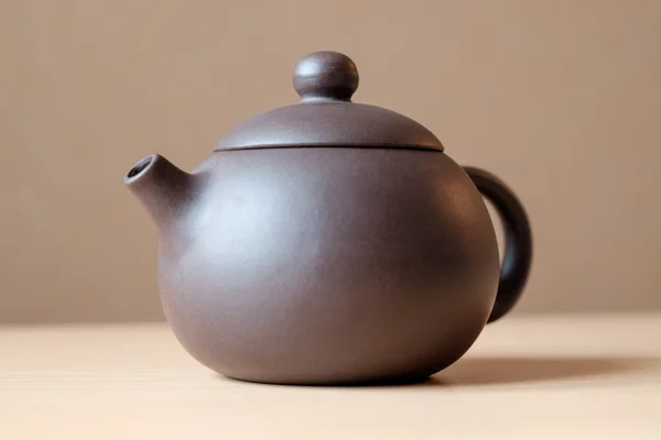Brown teapot on desk — Stock Photo, Image