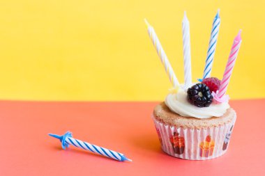 Doğum günü ev yapımı kek