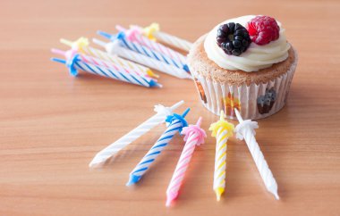 Doğum günü ev yapımı kek