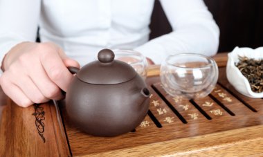 Çay töreni iletken kadın