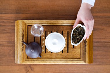 Çay töreni iletken kadın