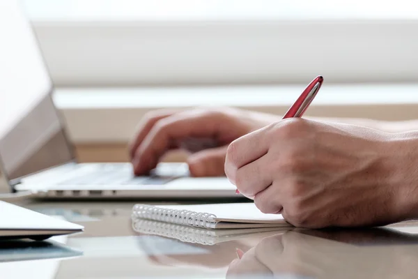 Hand with pen in office Royalty Free Stock Photos