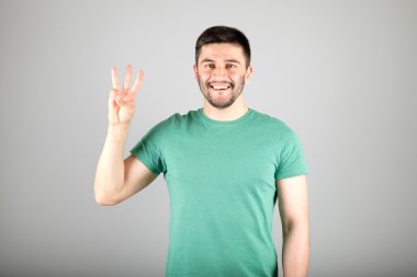 Adam gösteren numarasına göre parmak