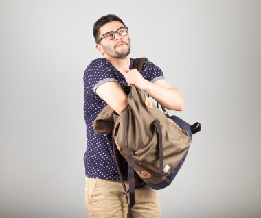 Adam çantasını dışında bir şey almak