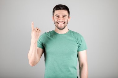 Adam gösteren numarasına göre parmak