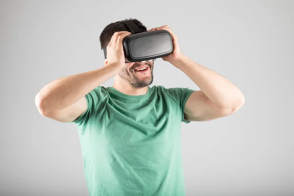 Man using virtual reality glasses — Stock Photo, Image